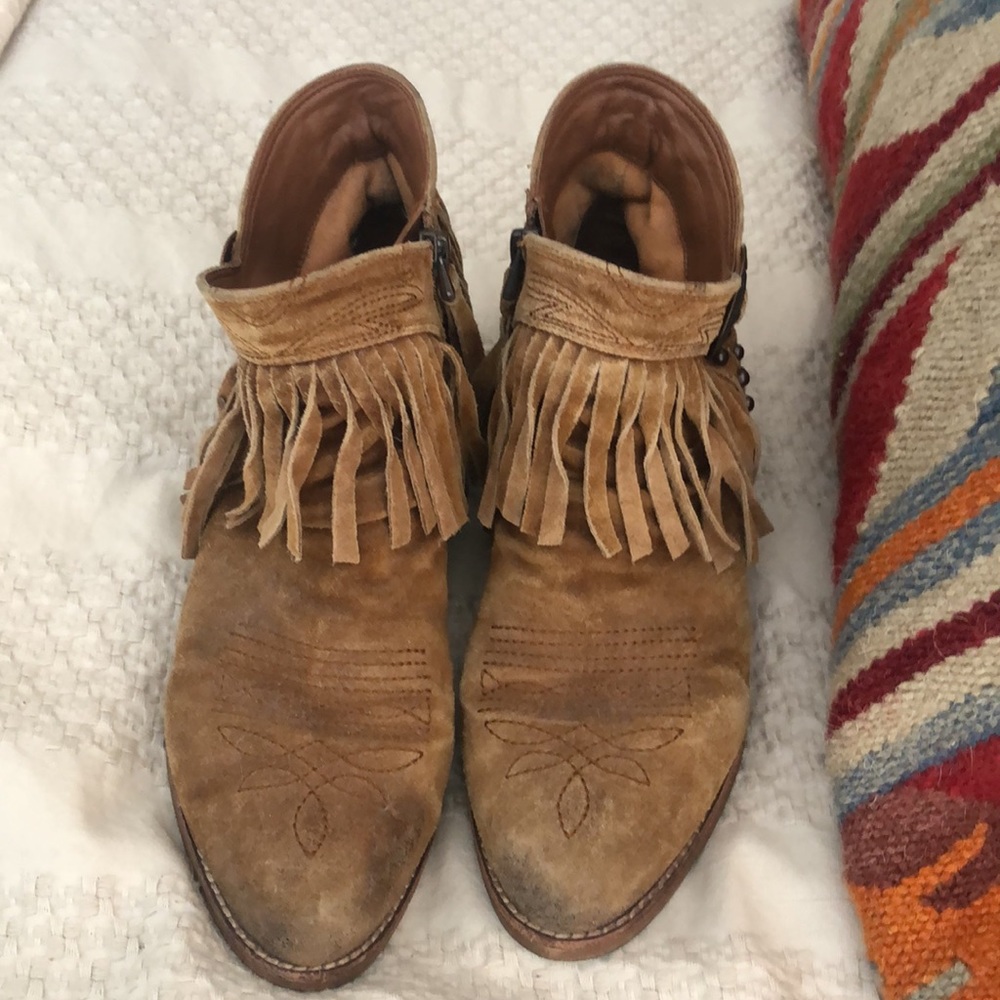 Sam Edelman fringe, zip up booties, size 6.5